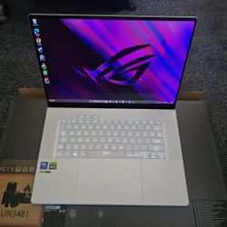 ASUS ROG Zephyrus G16 OLED Ultra 9 185H RTX 4060 32GB 1TB QHD+ 240Hz Laptop 2024
