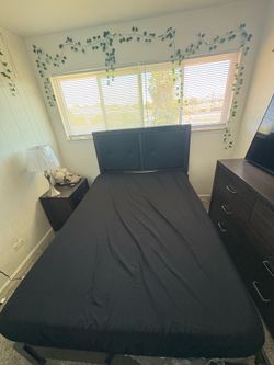 Like New Full Bed Set