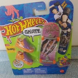 Hot Wheels Tony Hawk Finger Board NIP
