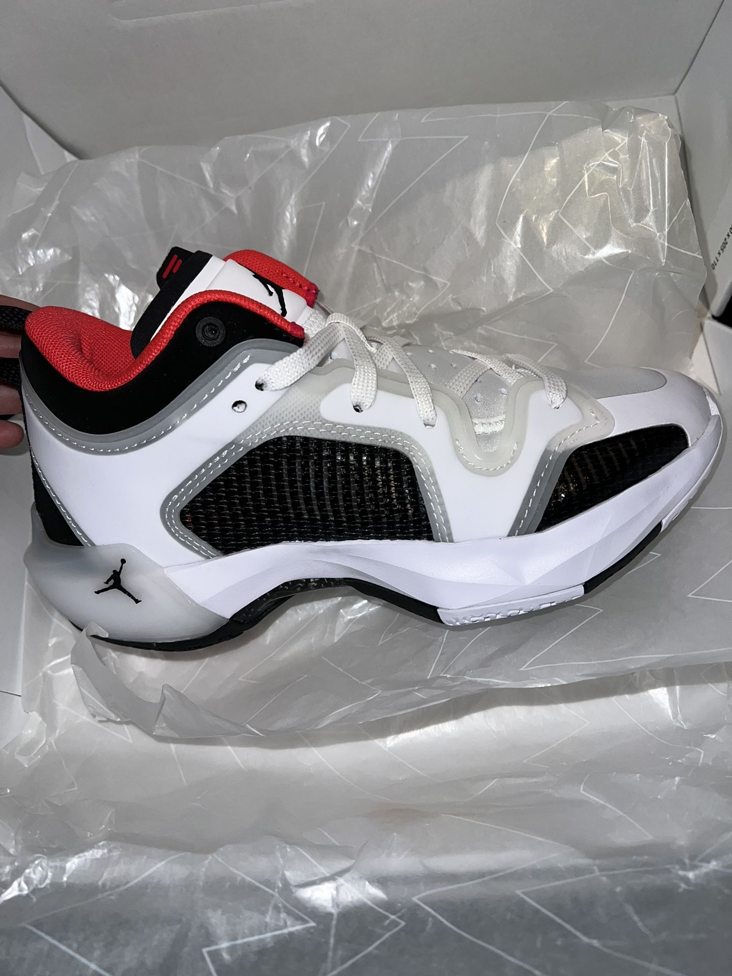  Air Jordan 37 Low 'Siren Red