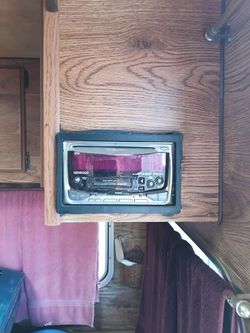 Camper Elkhart 11 and 1/2 ft floor plan