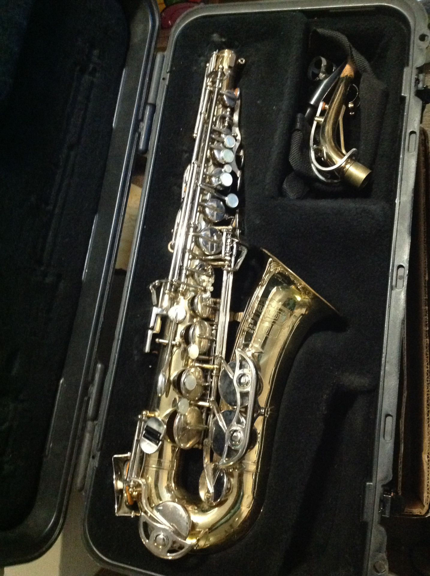 Bundy ll saxophone with case