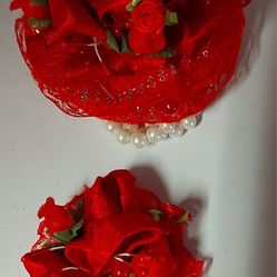 Handmade Beautiful Red Wrist Corsages With Pin  ,good Condision $ 35.00