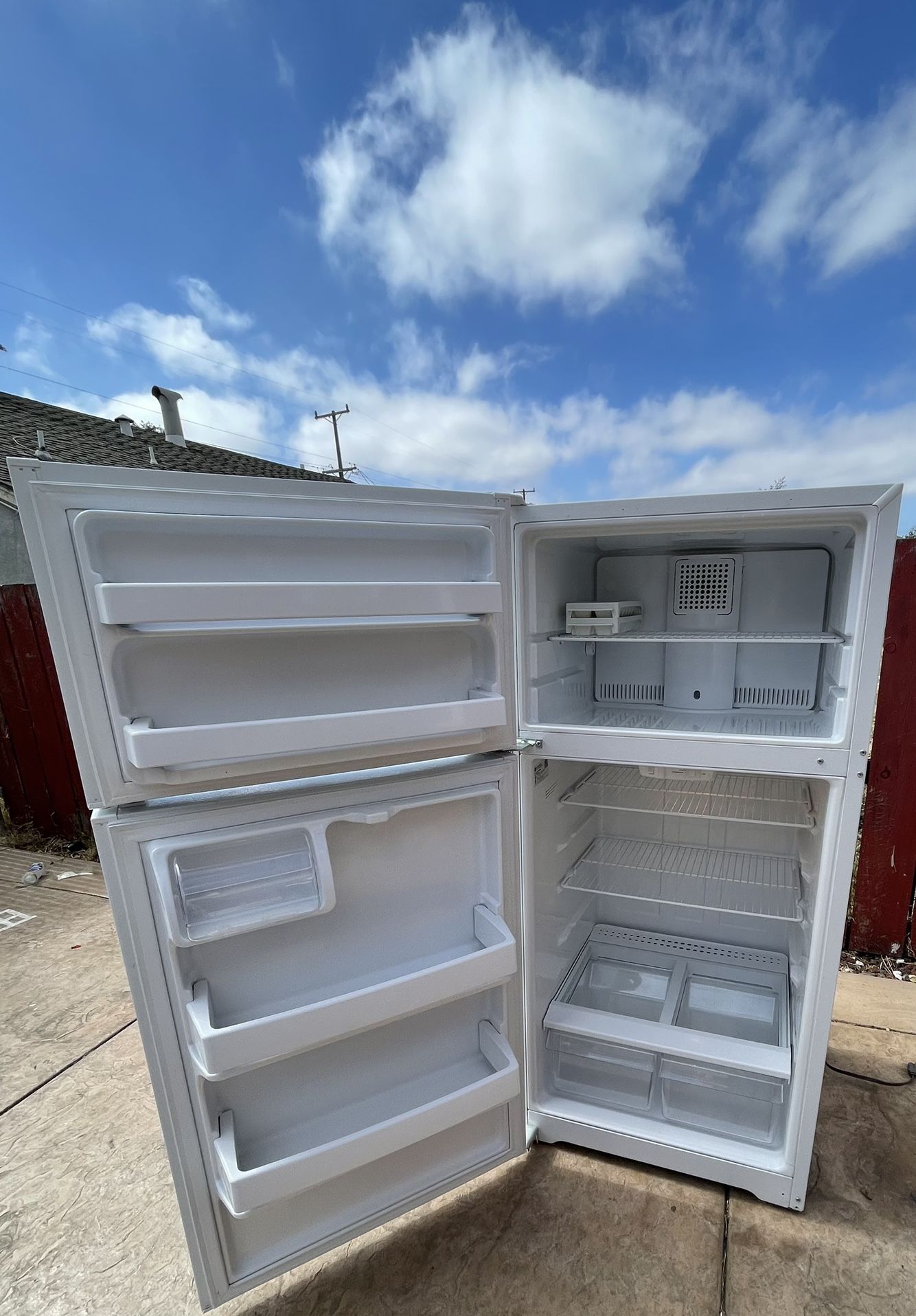 GE White Refrigerator 
