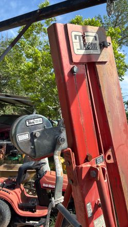 Therm engine hoist