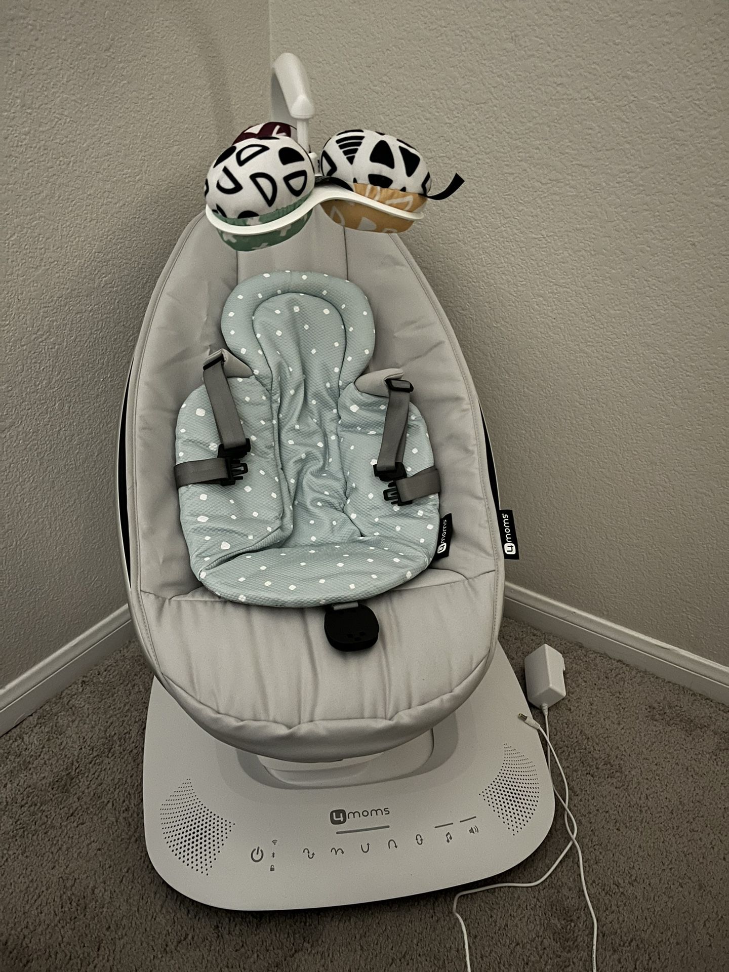Mamaroo Baby Swing - Like New!