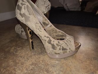 Betsey Johnson Size 7.5 Peak Toe Heel Lace