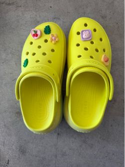 Like New Crocs Classic Crush Platform Clogs Yellow - Women’s 6 / Men’s 4