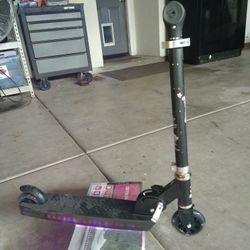 Kids Light Up Scooter Only Use Twice Still In Box