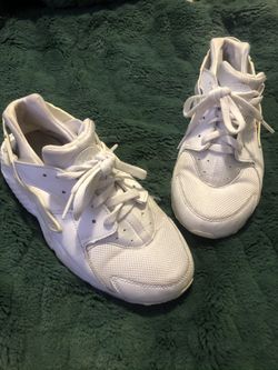 Tennis shoes