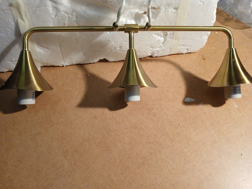 3 Bulb GOLDTONE BATHROOM VANITY LIGHT
