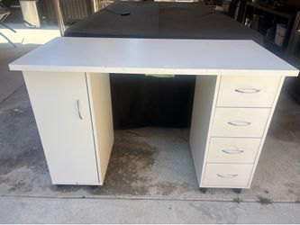 Nail Desk