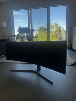 Curved Monitor