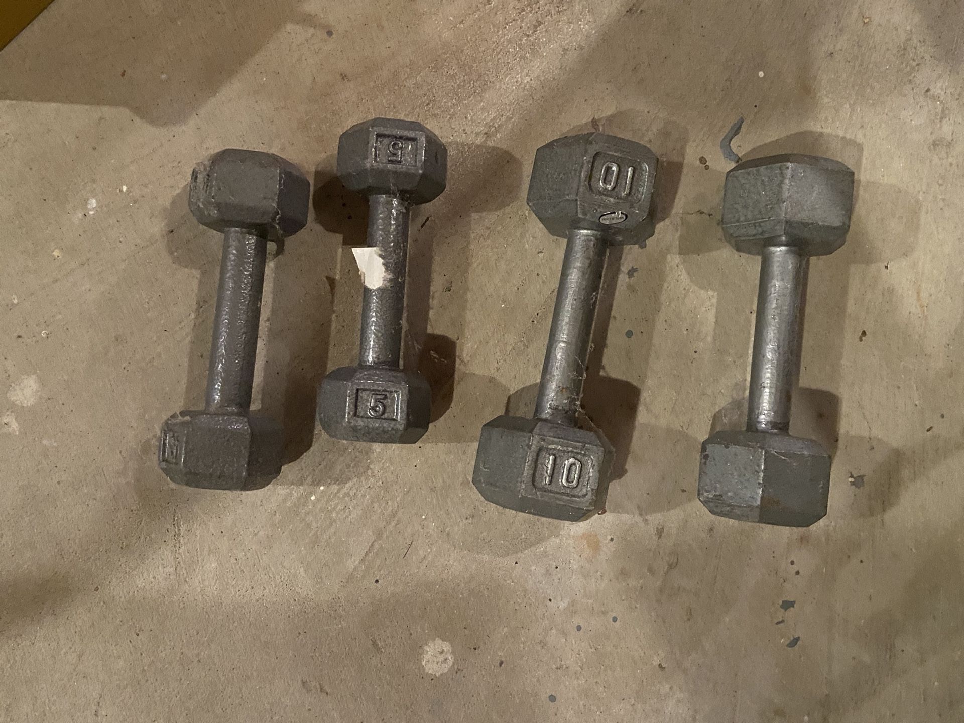 Dumbells Two 10lbs Two 5lbs