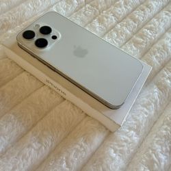 White iPhone 15 No Cellular For TRADE