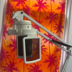 Moano Mic White With Led And Stand. Has Voice Changer If U Have A Pc