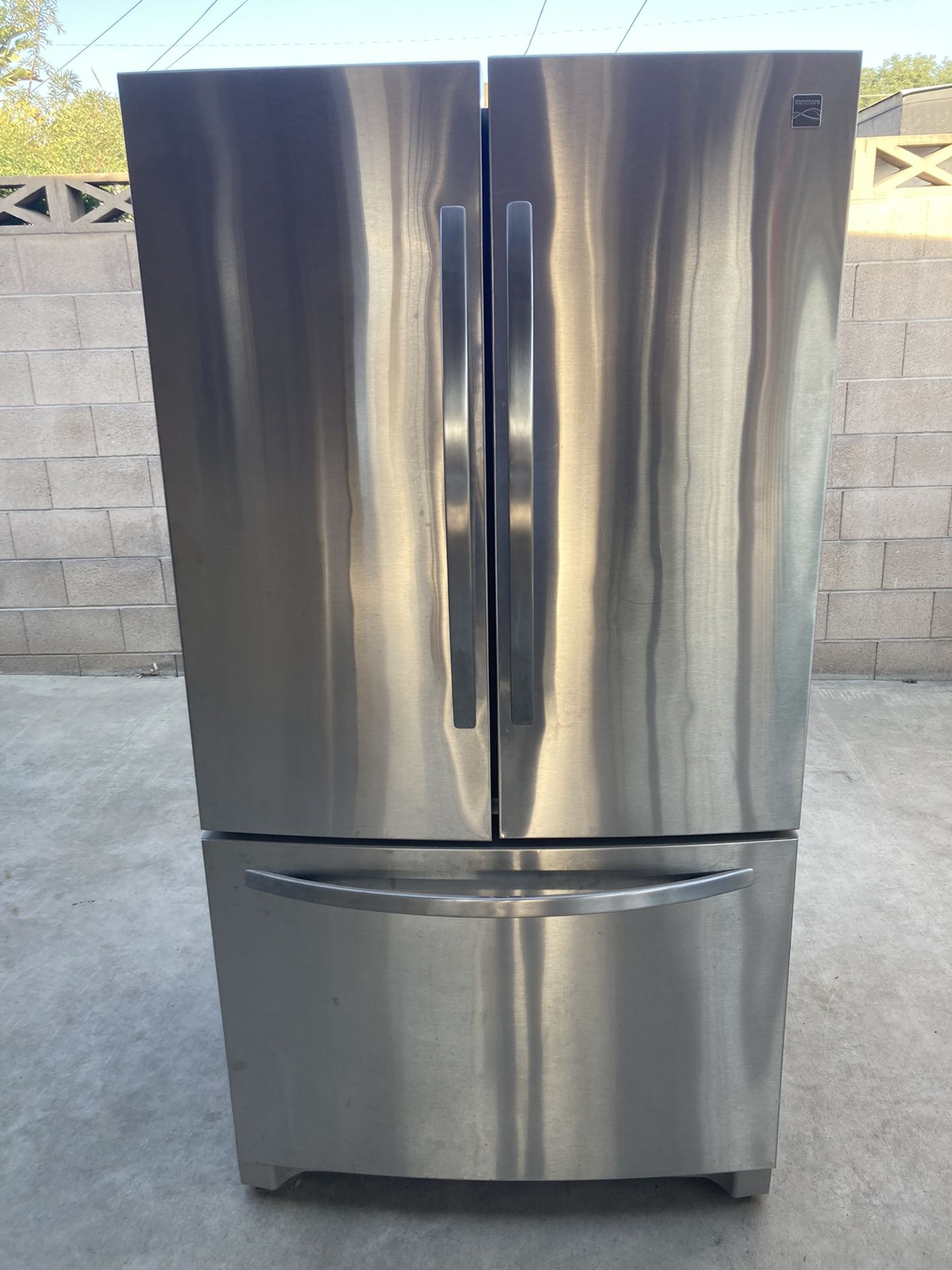 KENMORE LARGE FRIDGE for Sale in Visalia, CA OfferUp