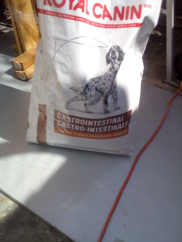 Royal Canine Gastrointestinal / Veterinarian Diet Canine Gastrointestinal Fiber Response Dry Dog Food