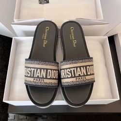 Mid-heel slippers
