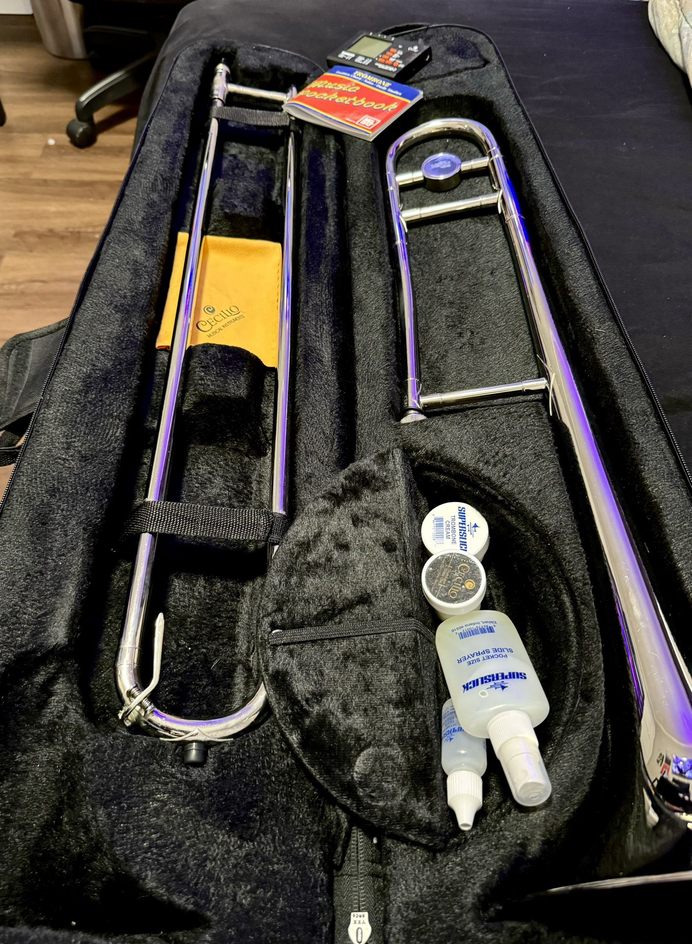 Trombone For Sale!!  Silver Trombone With Accessories 