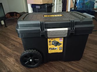 Dewalt 15 Gallo n rolling tool cheast