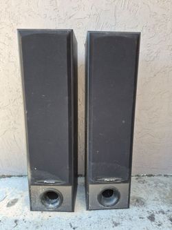 Pioneer Spekers. In perfect working condition. Had them in storage for last 7 years. Sound great.
