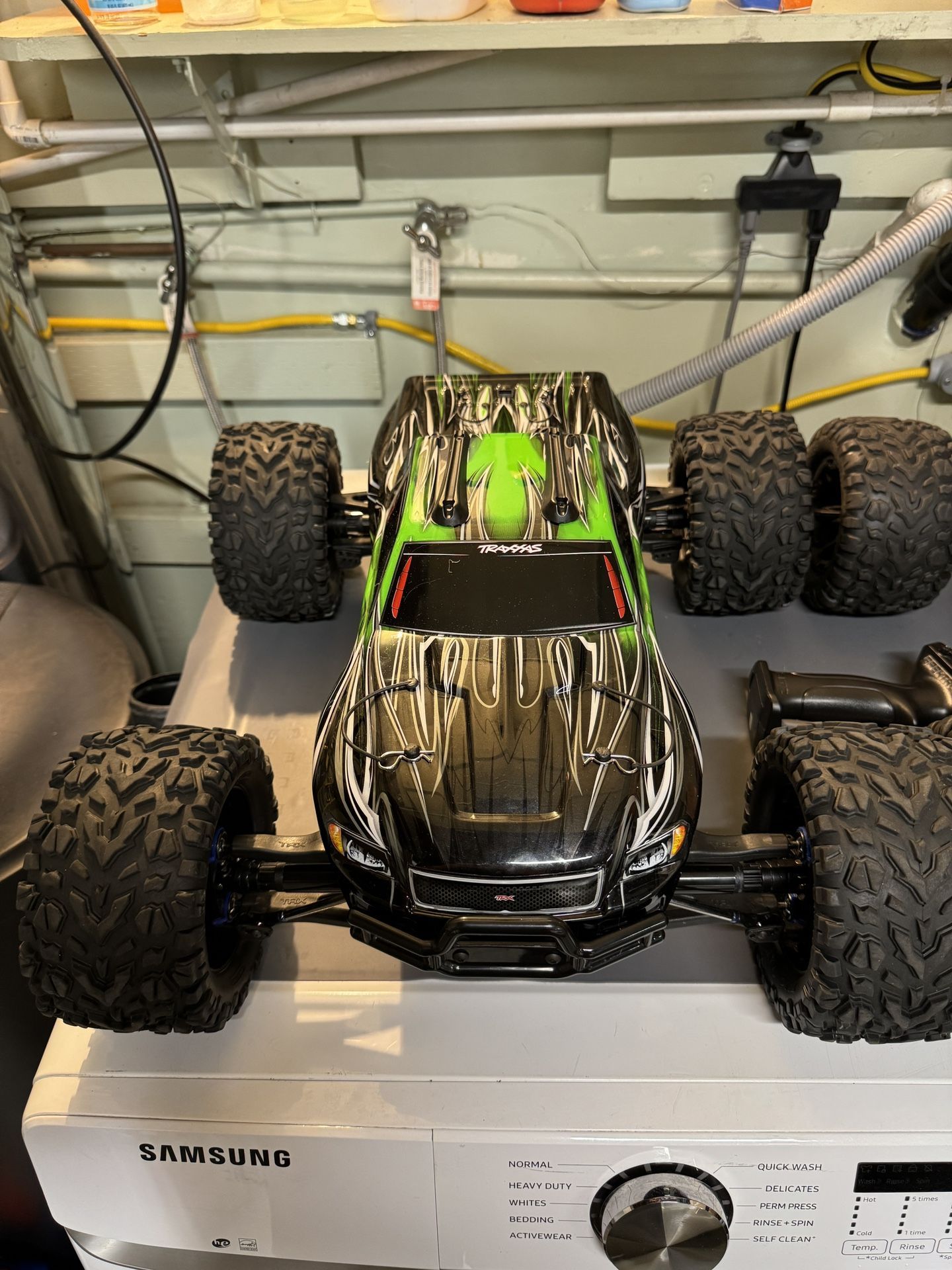 Traxxas E-Revo VXL 2.0 Pre-Painted Monster Truck Body (Green - Foto 4