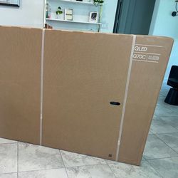 85 Samsung QLED Q70C 4K Smart TV