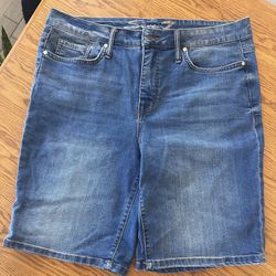 $12 - Woman’s Comfy Seven7 Bermuda shorts. Size 14. Medium wash denim. Has cotton, polyester, spandex blend for a little stretch. Great for everyday w