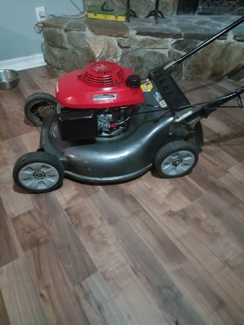 Honda 21 " 5.5 H/P Self Propelled Mower 