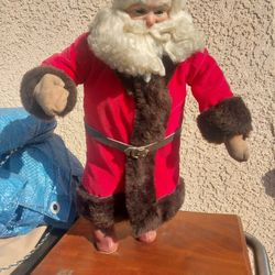 VINTAGE COLLECTIBLE PORCELAIN SANTA 