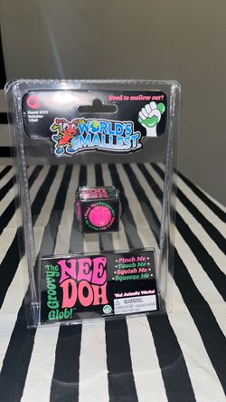 World's Smallest NeeDoh Groovy Glob pink