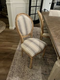 Set Of Four Dinning Room Chairs 