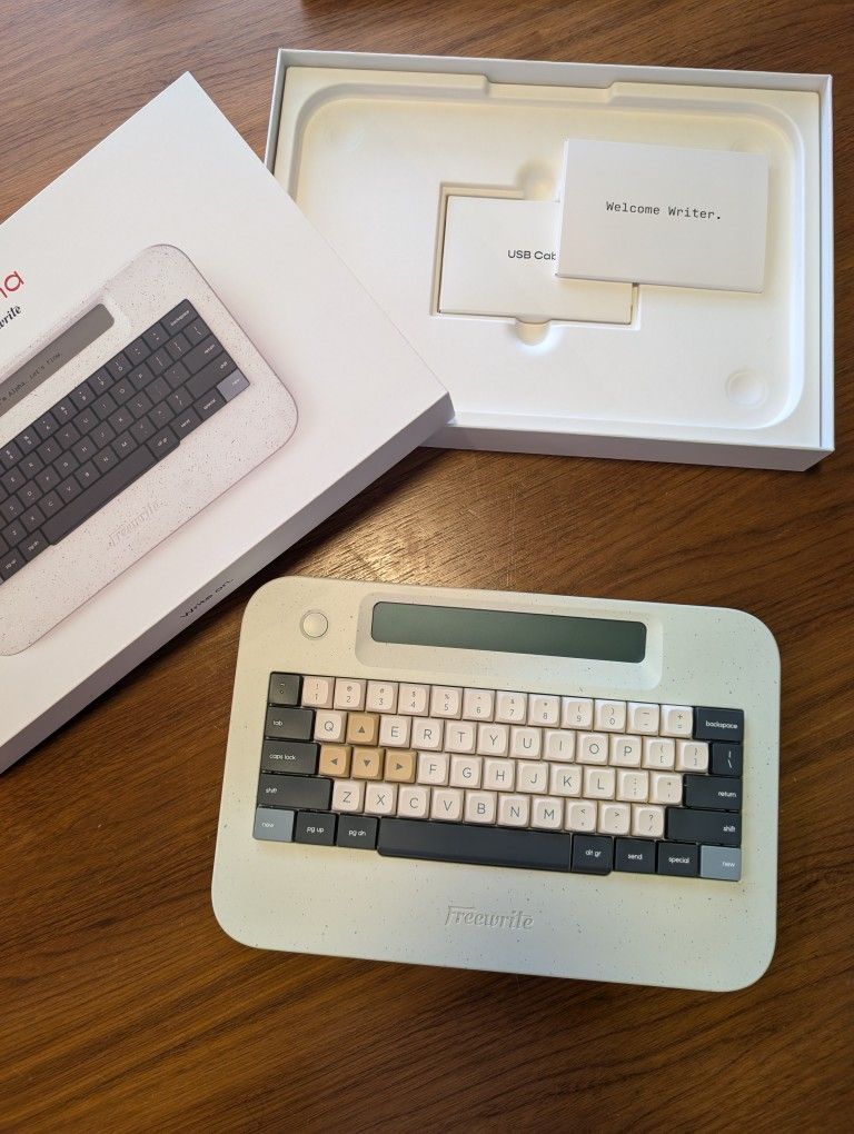 Freewrite Traveler (Astrohaus) With Custom Keys Like New