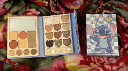 Palette maquillaje kitty y stitch