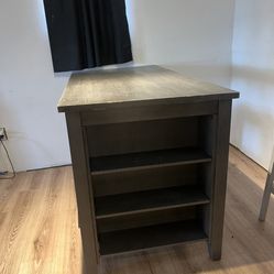 Dining Room Table And Chairs 