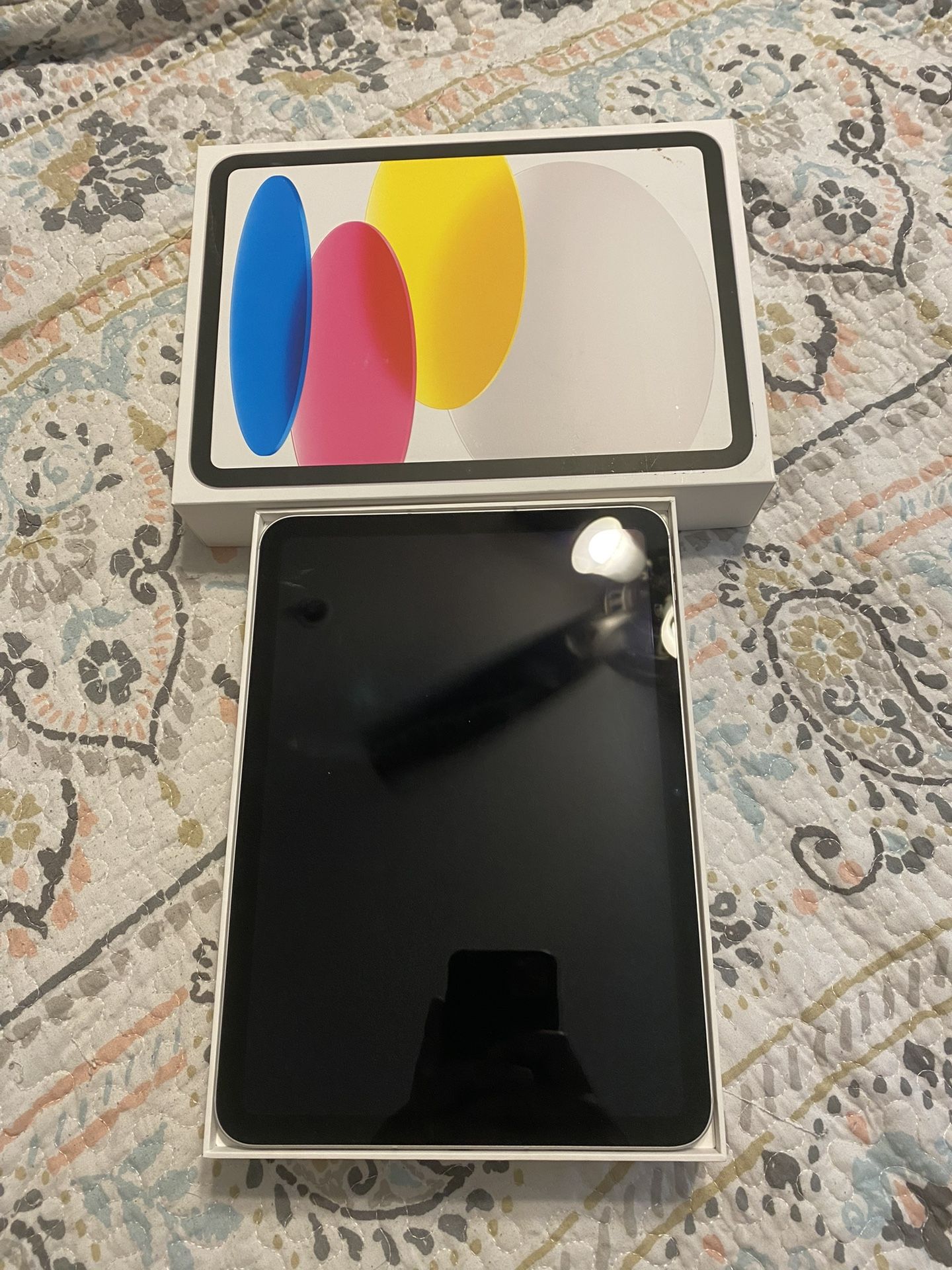 2 Verizon iPads 10th Generation 65gb