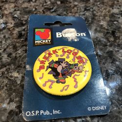 Vintage Disney Donald Duck Pin Back Pin.  From The 1988.  Cartoon Break loose pin.  Brand New On Original Card 