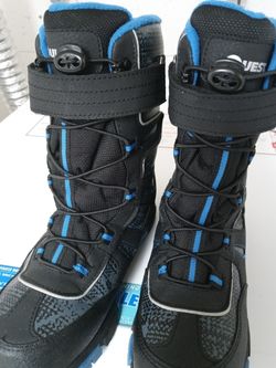 Snow boots