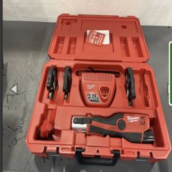 Milwaukee M12 Force Logic Press Tool 1/2 in. to 1 in. Kit