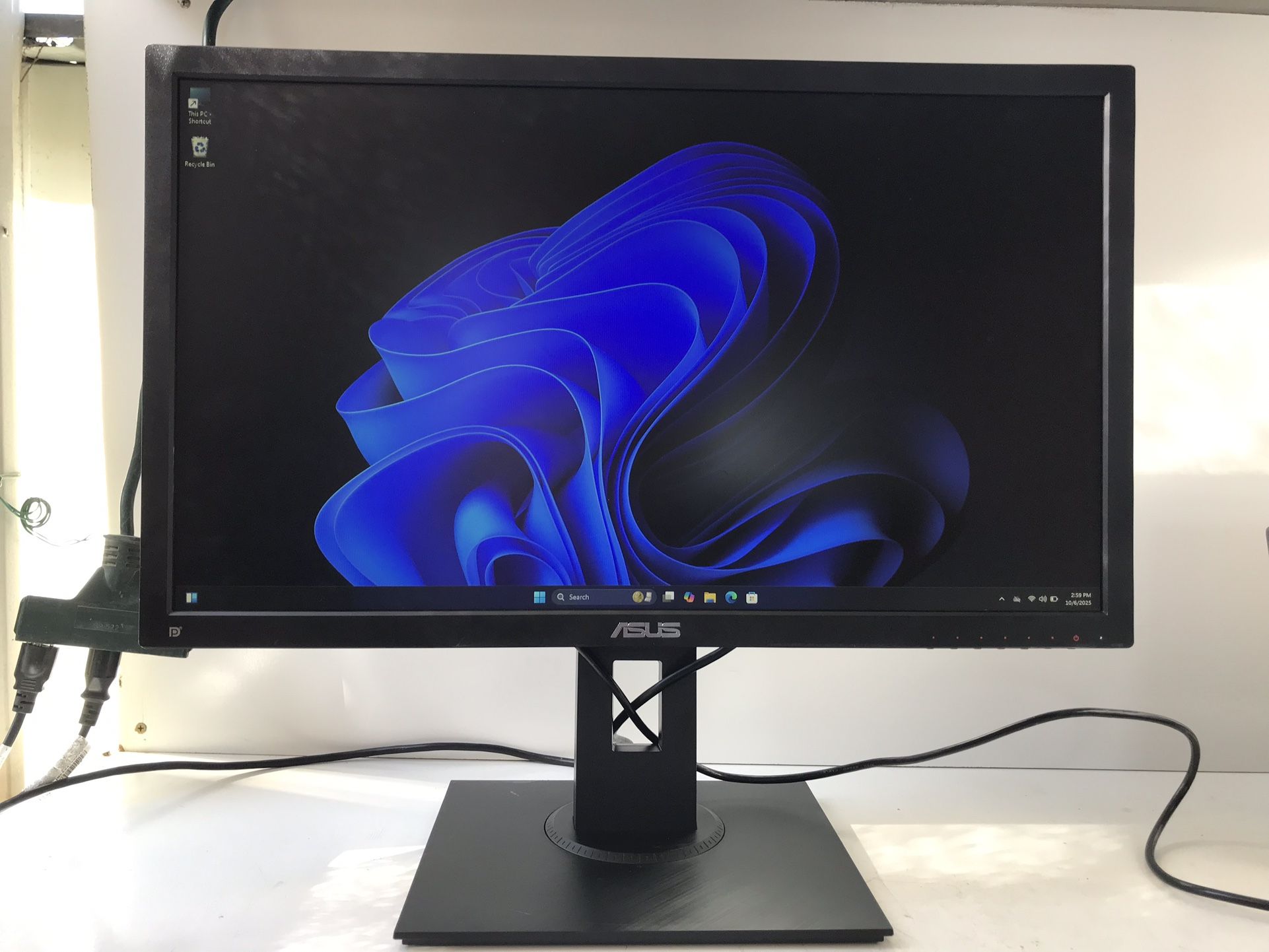 *ASUS VP248QGL 24” Full HD 1920x1080 1ms 75hz** *Monitor is used . full test it ** Price $ 75. **