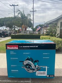 Makita 7-1/4" Magnesium Circular Saw, model 5007MG.