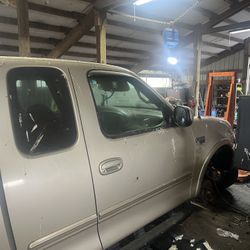 1999 Ford F150 4WD Ext cab Parts Or Sale