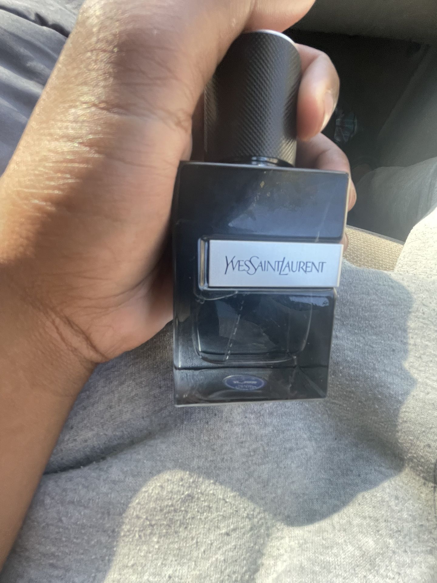 YVES Saint Laurent