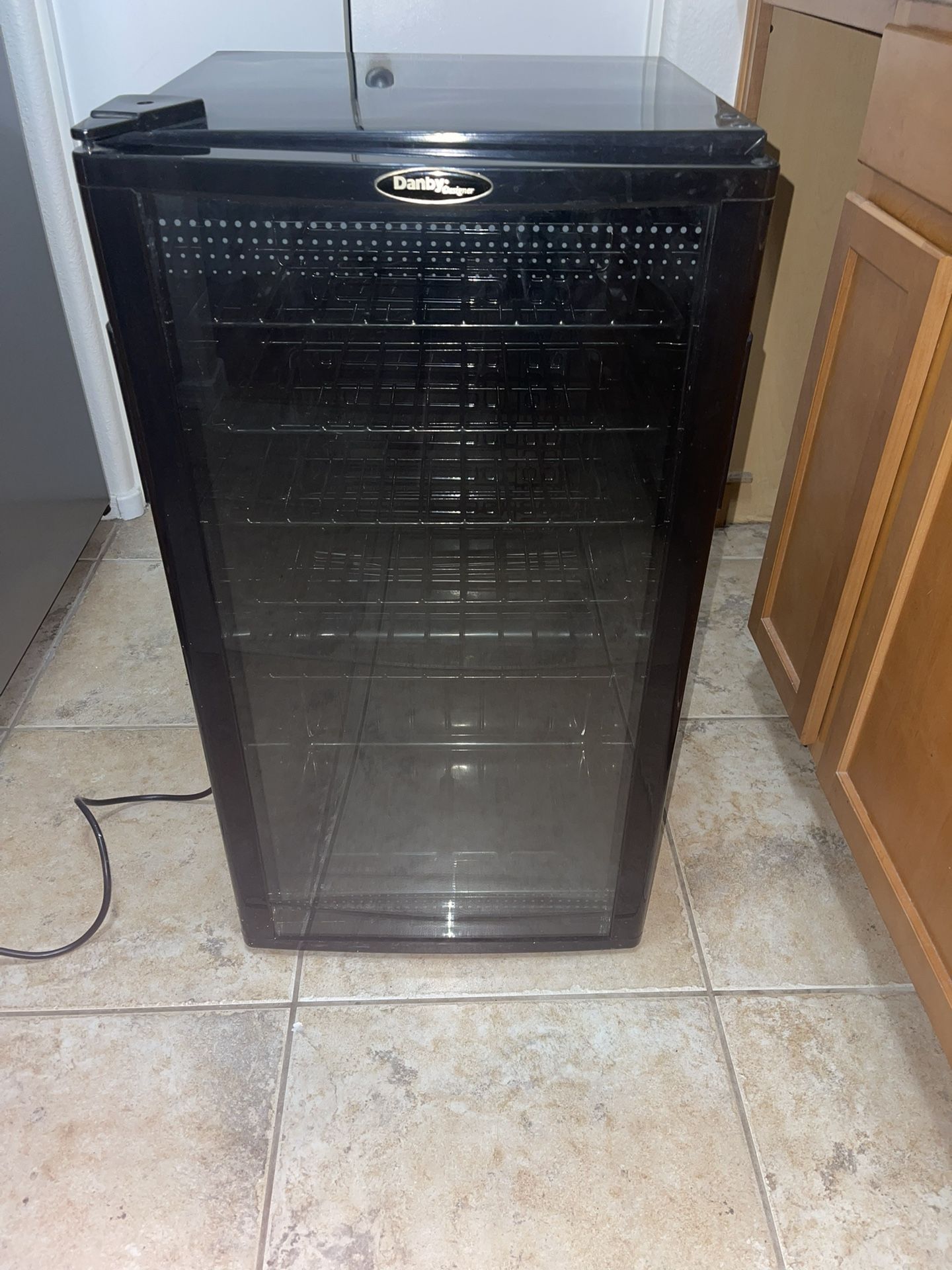 Danby Wine Cooler/Fridge for Sale in Phoenix, AZ OfferUp