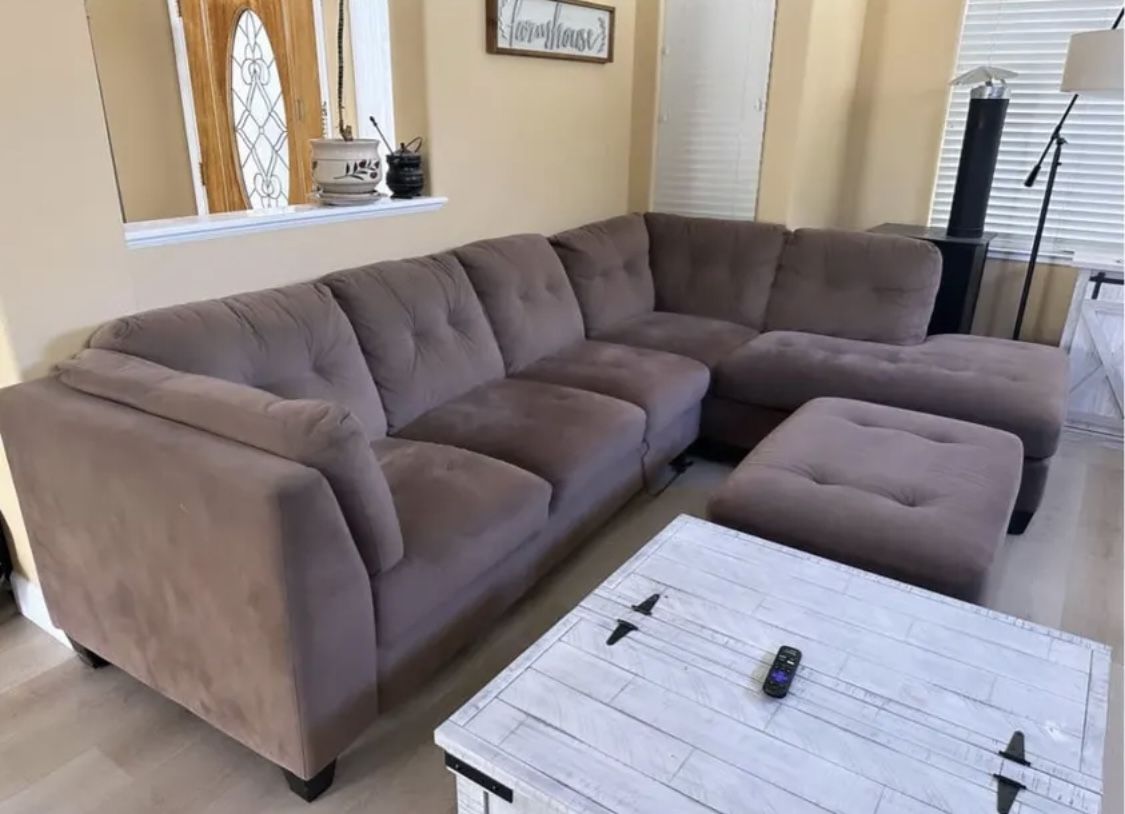 Pewter Tufted Sectional W Matching Ottoman 