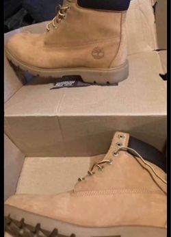 New Timberlands sz 9Mens
