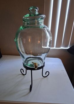 2 gallon lemonade dispenser with spigot.