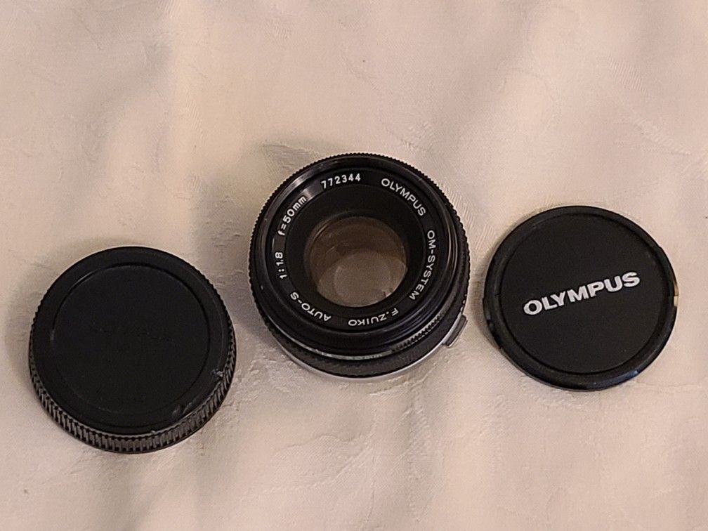 OLYMPUS OM-system F.Zuiko Auto-S 50mm/f1.8 lens w/Caps Made in Japan Excellent