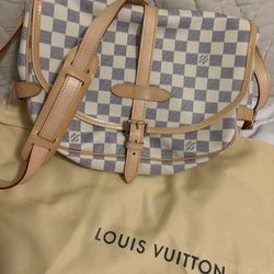 louis vuitton 2009 saumur shoulder bag